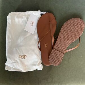 Brand New Brown Tkees! Size 8